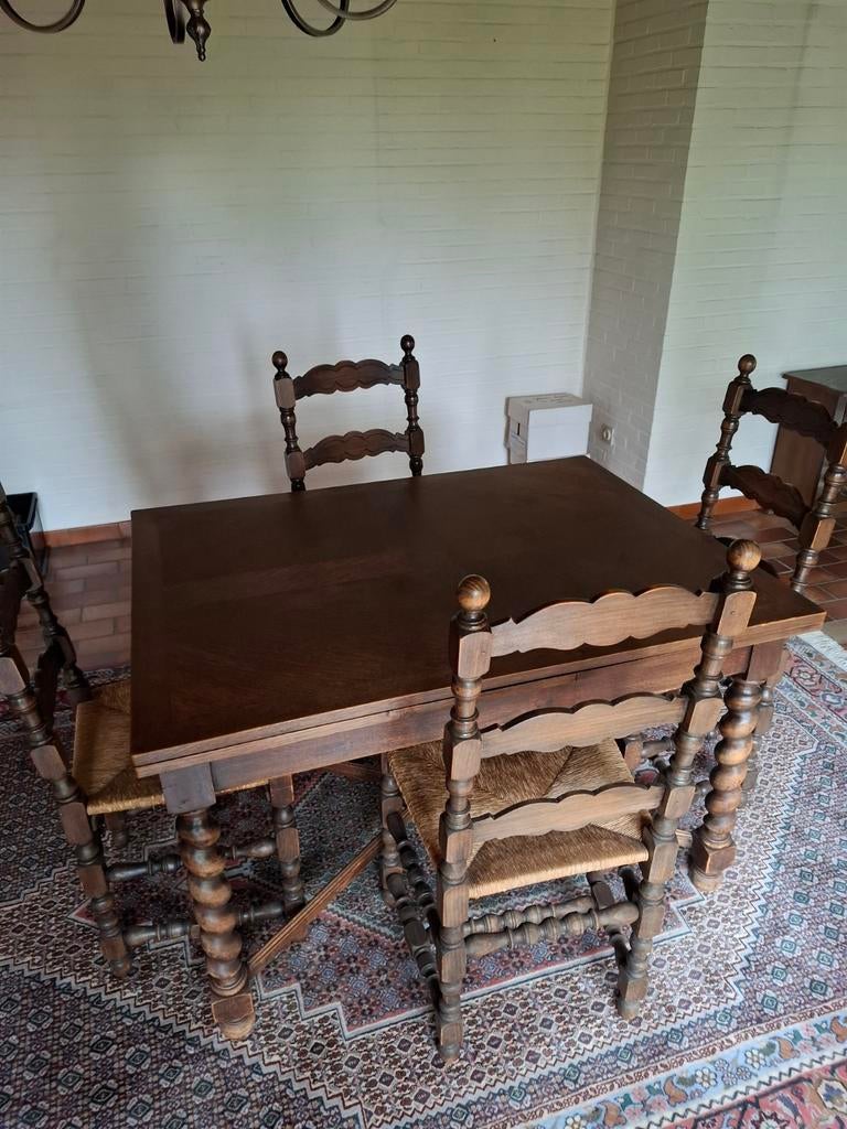 Gratis tafel (uitschuifbaar) + 4stoelen, Huis en Inrichting, Ophalen