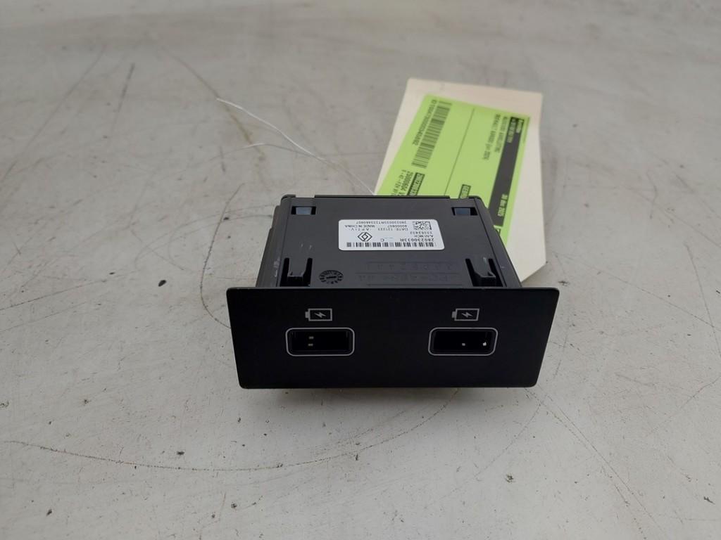 AUX/USB POORT Renault Kangoo Express (RFK) (|280230033R|), Auto-onderdelen, Dhr. J. Ham, Gebruikt, Renault, Administratie@autoham.nl