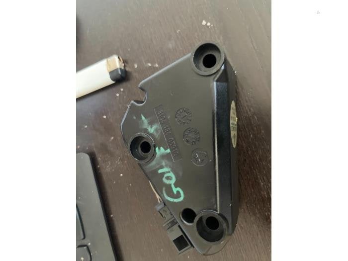Moteur verrouillage centrale des portes d'un Volkswagen Golf, Autos : Pièces & Accessoires, -, 3 mois de garantie, Utilisé, -