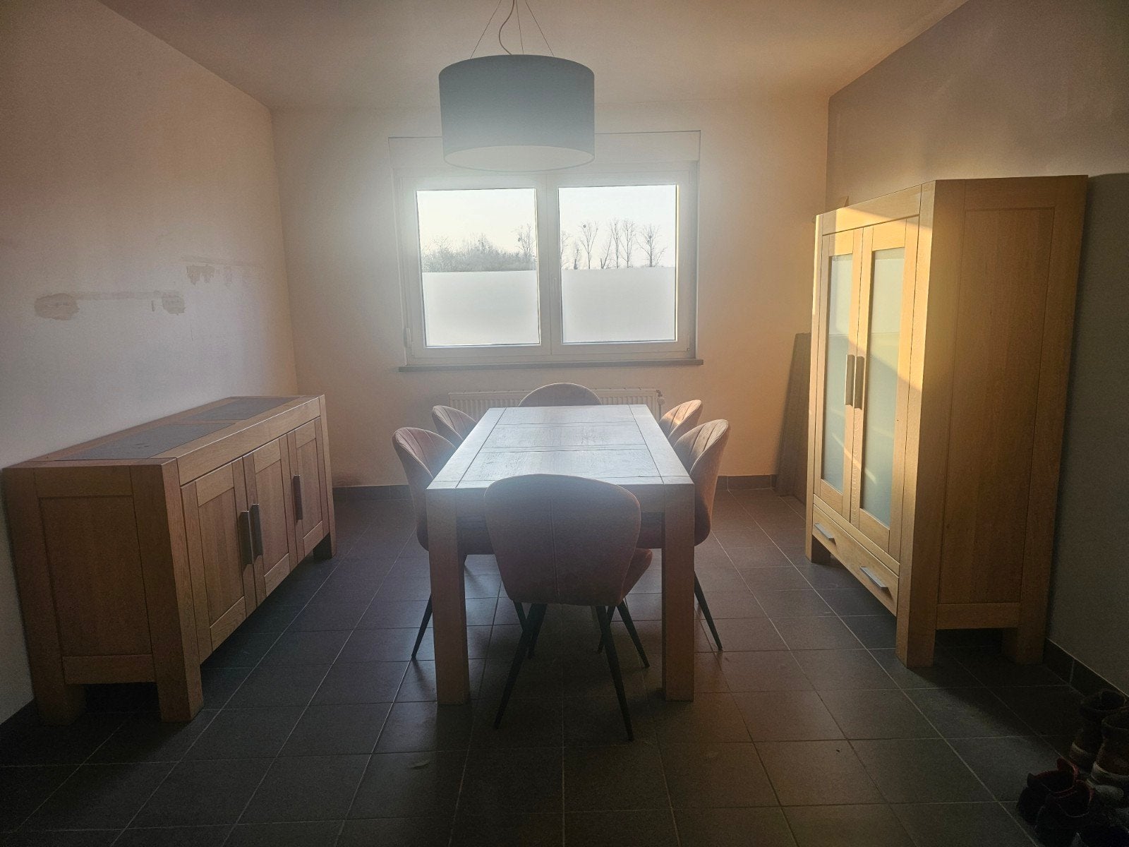eetkamer met 2 kasten en 1 tafel, Enlèvement