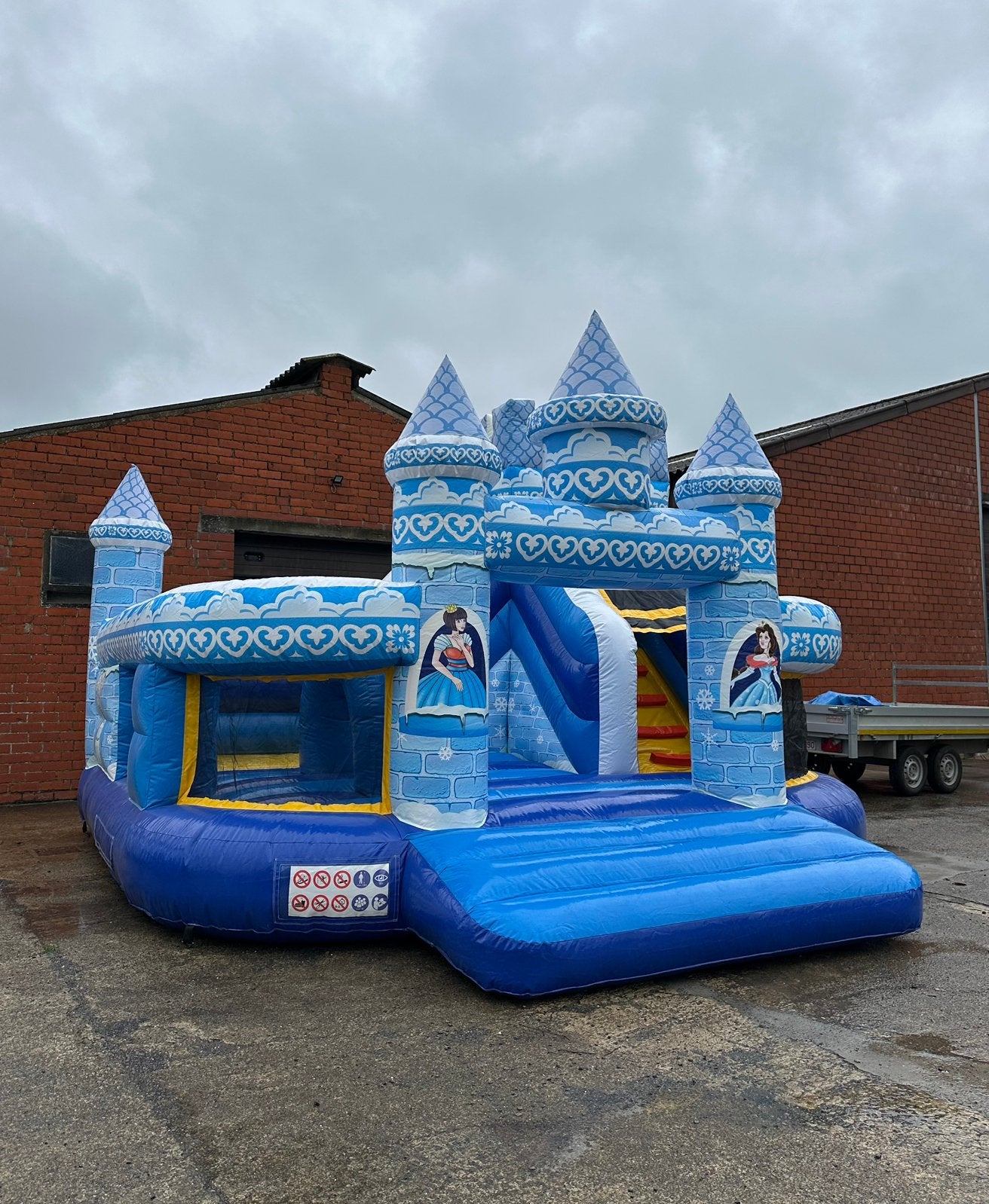A vendre chateau funcity princesse, Enlèvement, Comme neuf