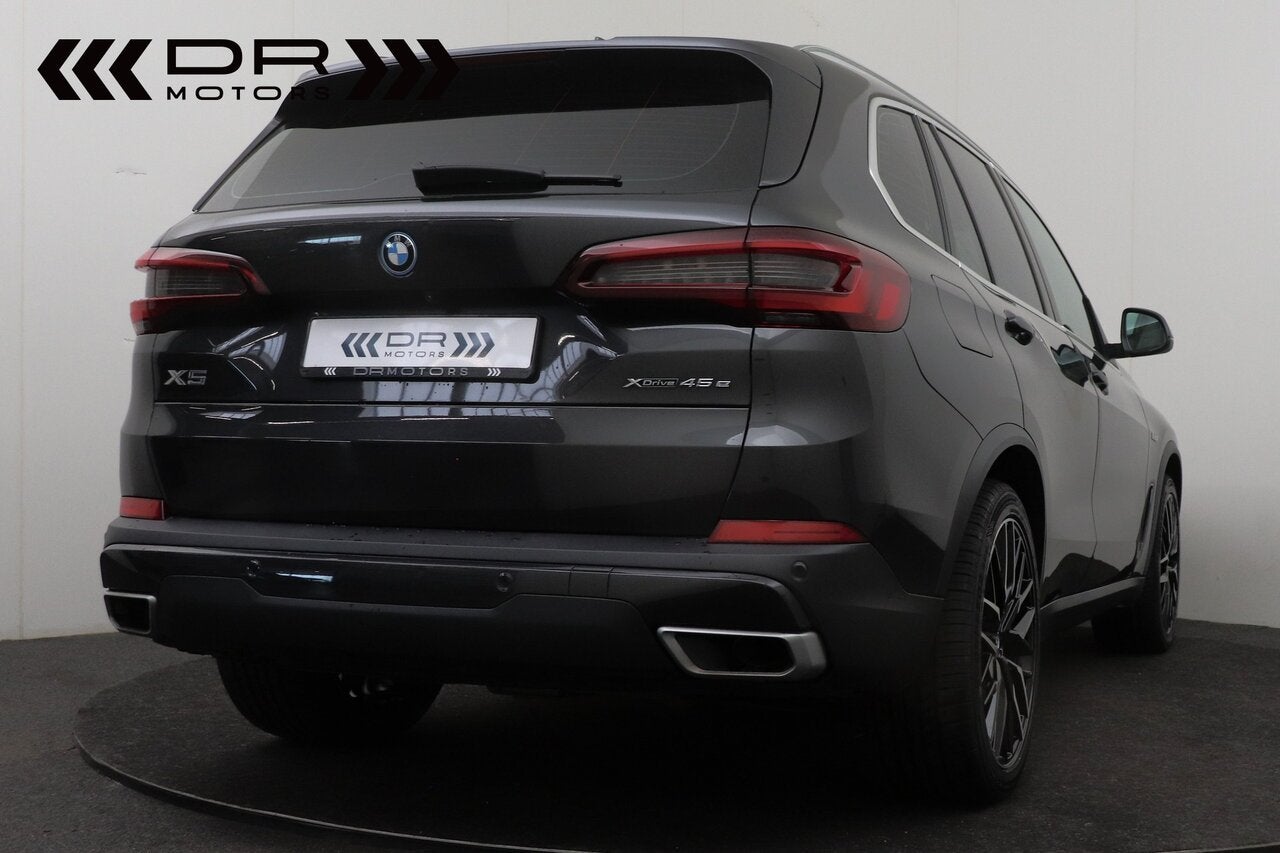 BMW X5 XDrive45e - 4X4 - VERWARMD STUURWIEL - CARPLAY, 0 min, 0 kg, Bedrijf, 5 deurs