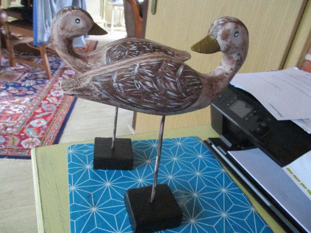 2 eenden beeldjes oud van hout op stokjes, Ophalen of Verzenden, Nieuw