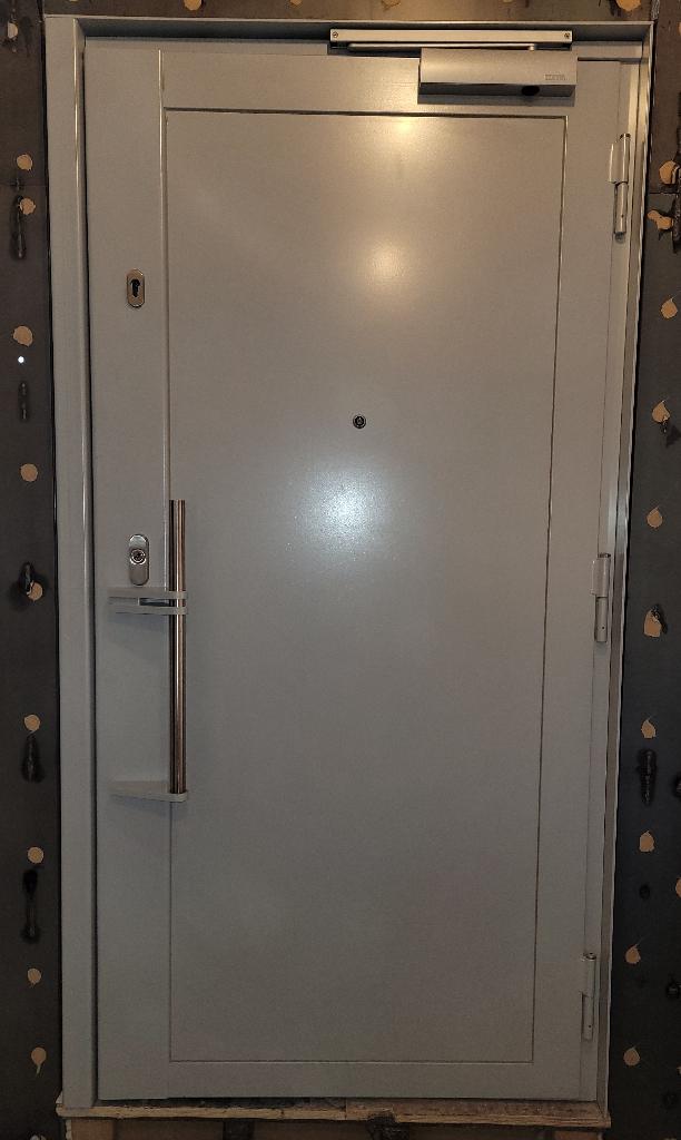 Porte blindée avec chambranle, Bricolage & Construction, 75 à 150 cm, Enlèvement, Utilisé, Métal
