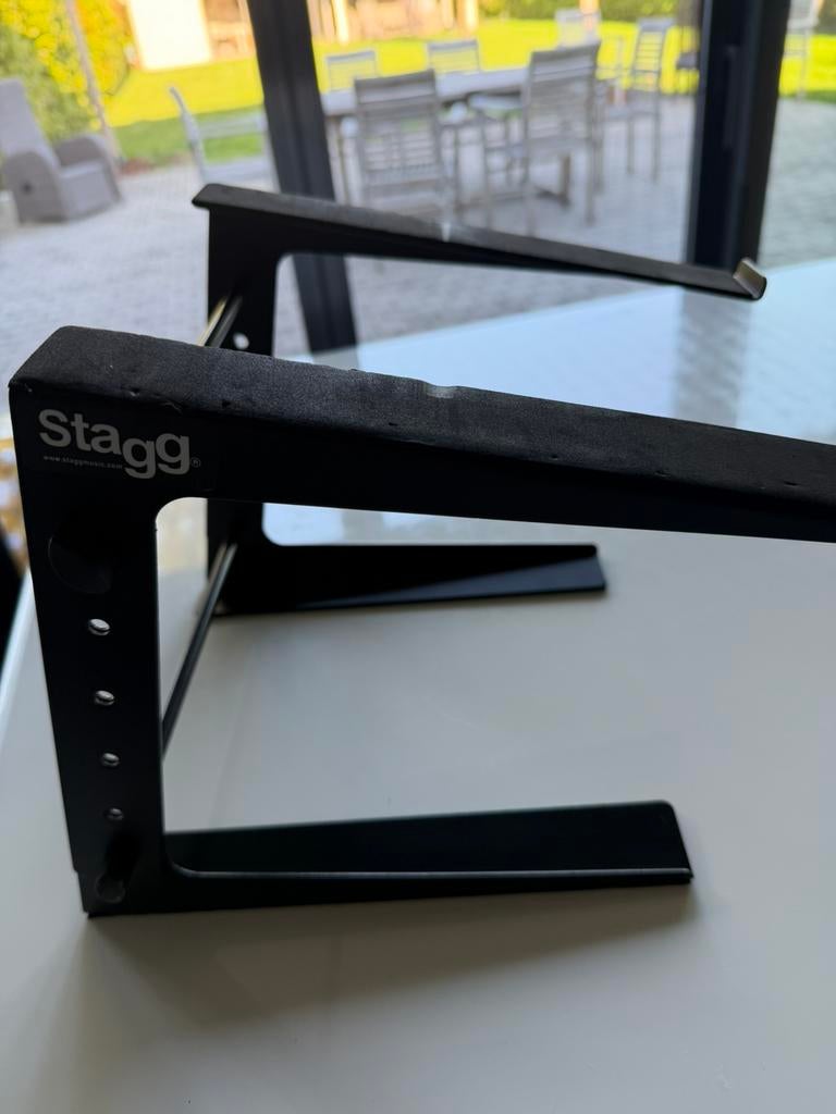 Laptopstand Stagg, Ophalen, Zo goed als nieuw
