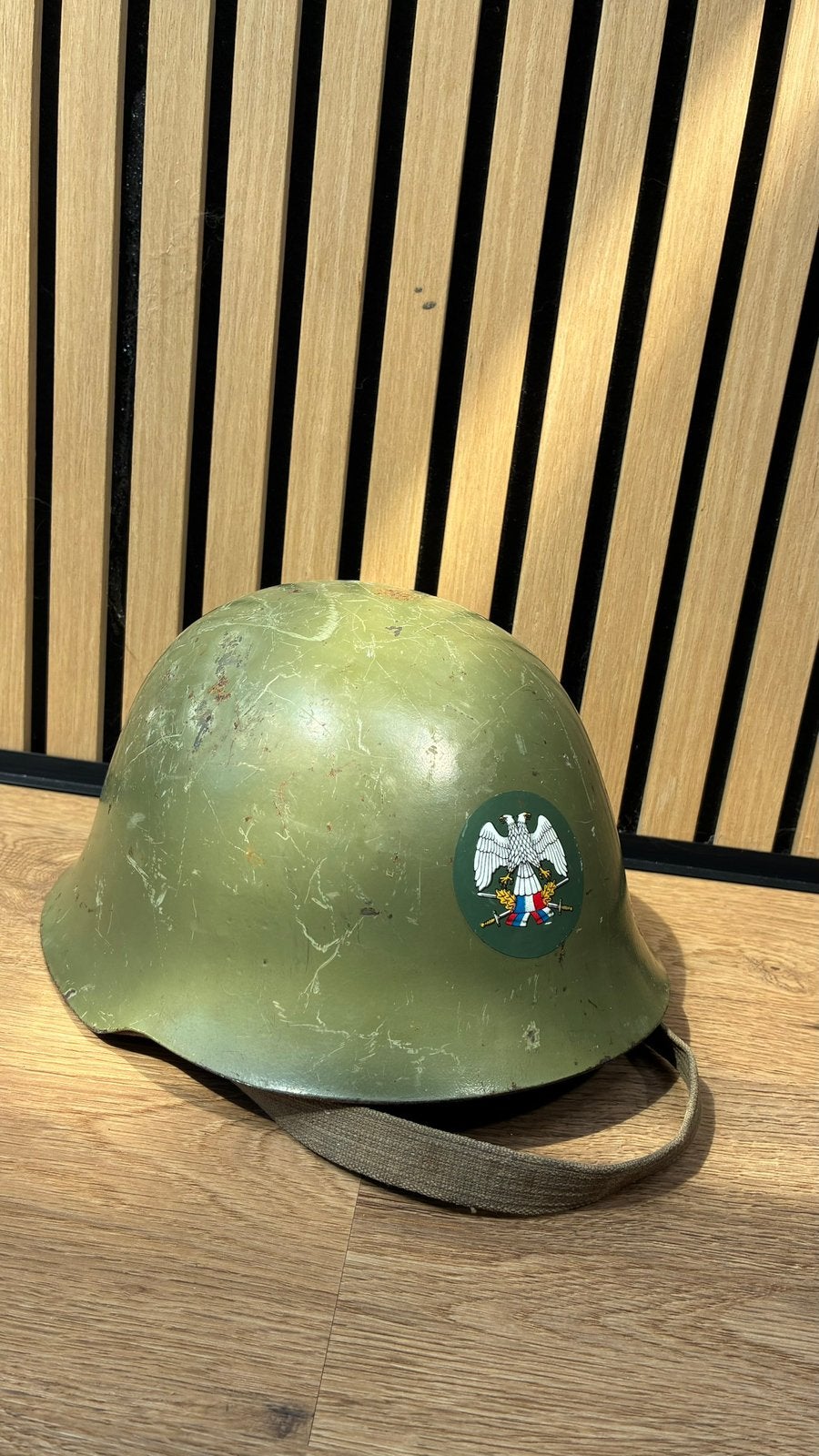 casque yugoslave M59/85 serbe., Collections, Enlèvement ou Envoi, Armée de terre, Casque ou Béret