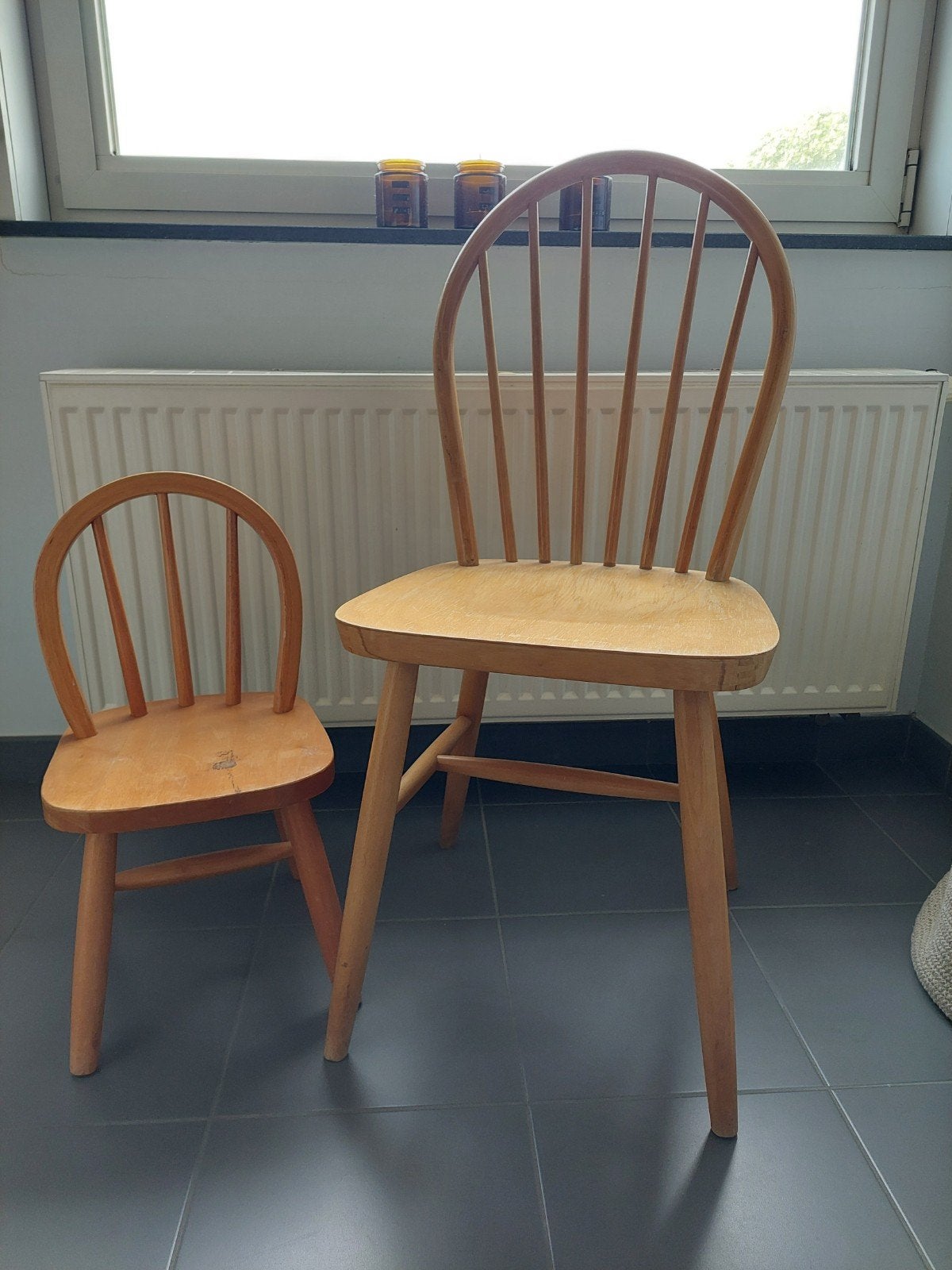 2 vintage spijlenstoelen, Huis en Inrichting, Ophalen
