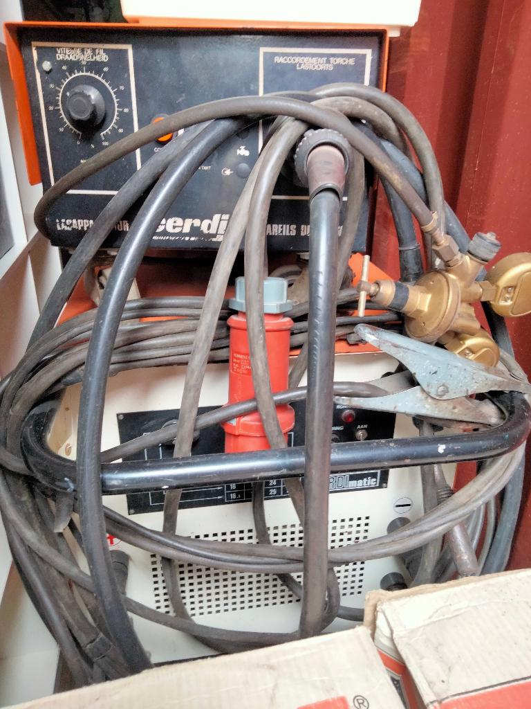 À VENDRE EN TANT QUAPPAREIL SEMI-AUTOMATIQUE  AVEC CHARGEUR, Articles professionnels, Enlèvement