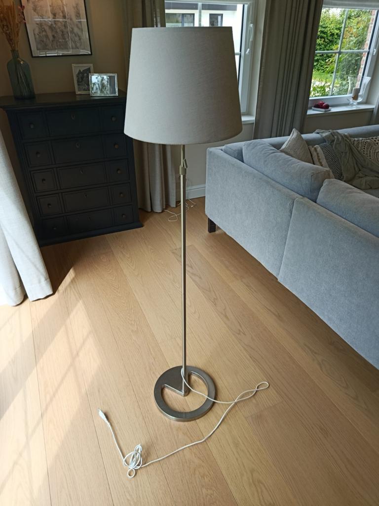 Lampadaire blanc IKEA