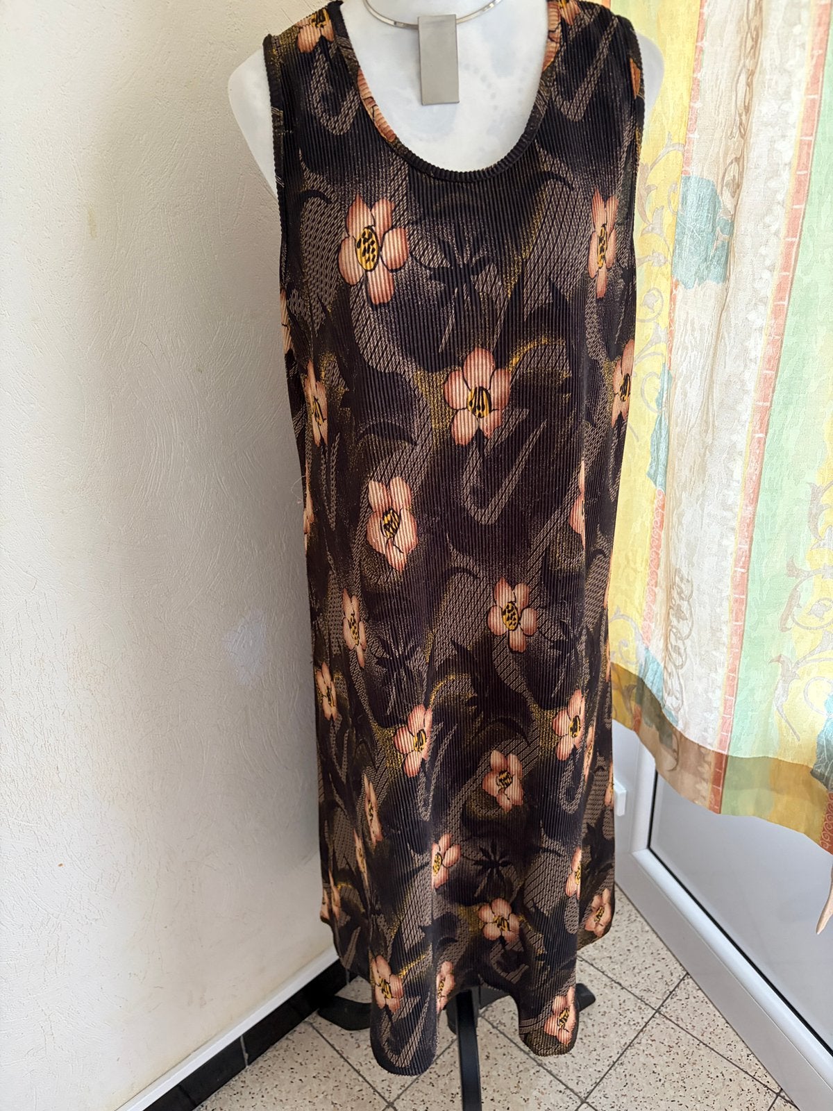 Robe longue plissée à fleurs plage ou maison t L / XL, Enlèvement ou Envoi, Comme neuf