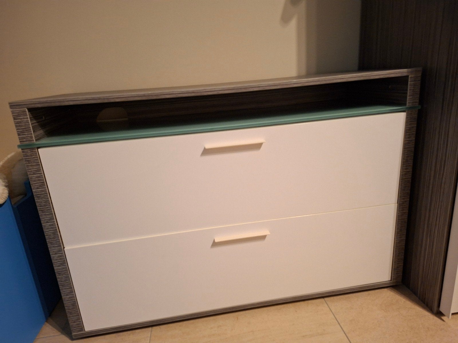 commode Gratis, Enlèvement