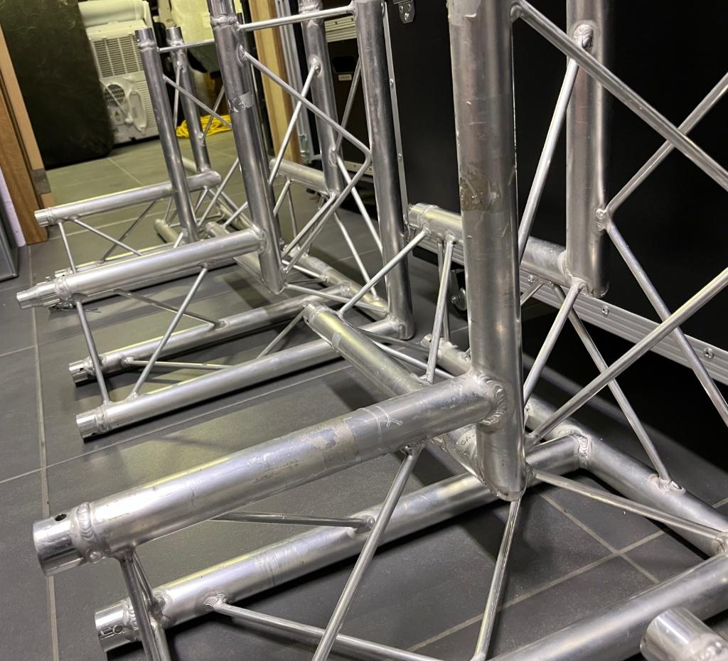 TRUSS - Structure Lot de 4 coins (1Dr/ 3Gch) DURATRUSS DT23, Musique & Instruments, Lumières & Lasers, Enlèvement, Neuf, Autres types