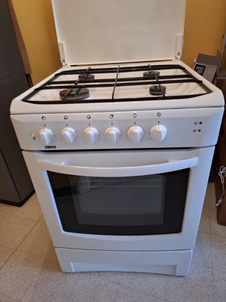 cuisinier a gaz marque zanussi, Gaz, Classe énergétique A ou plus économe, 85 à 90 cm, Enlèvement