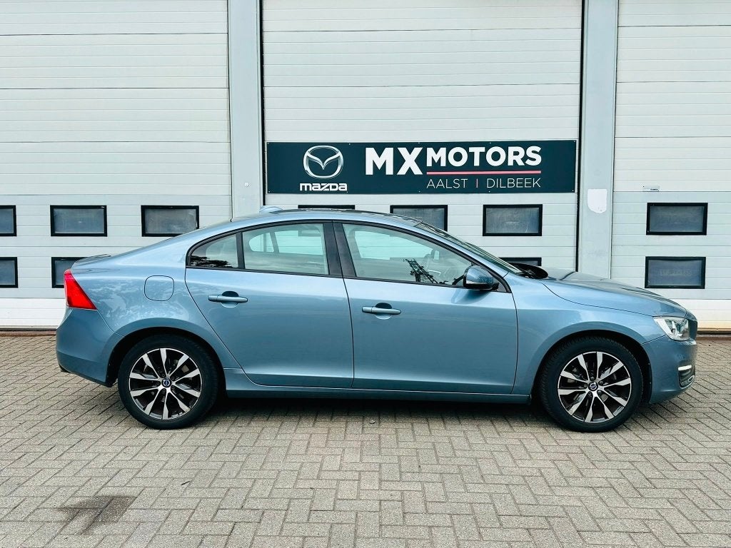 VOLVO S60 D2 Momentum, Cuir, Achat, 4 portes, S60