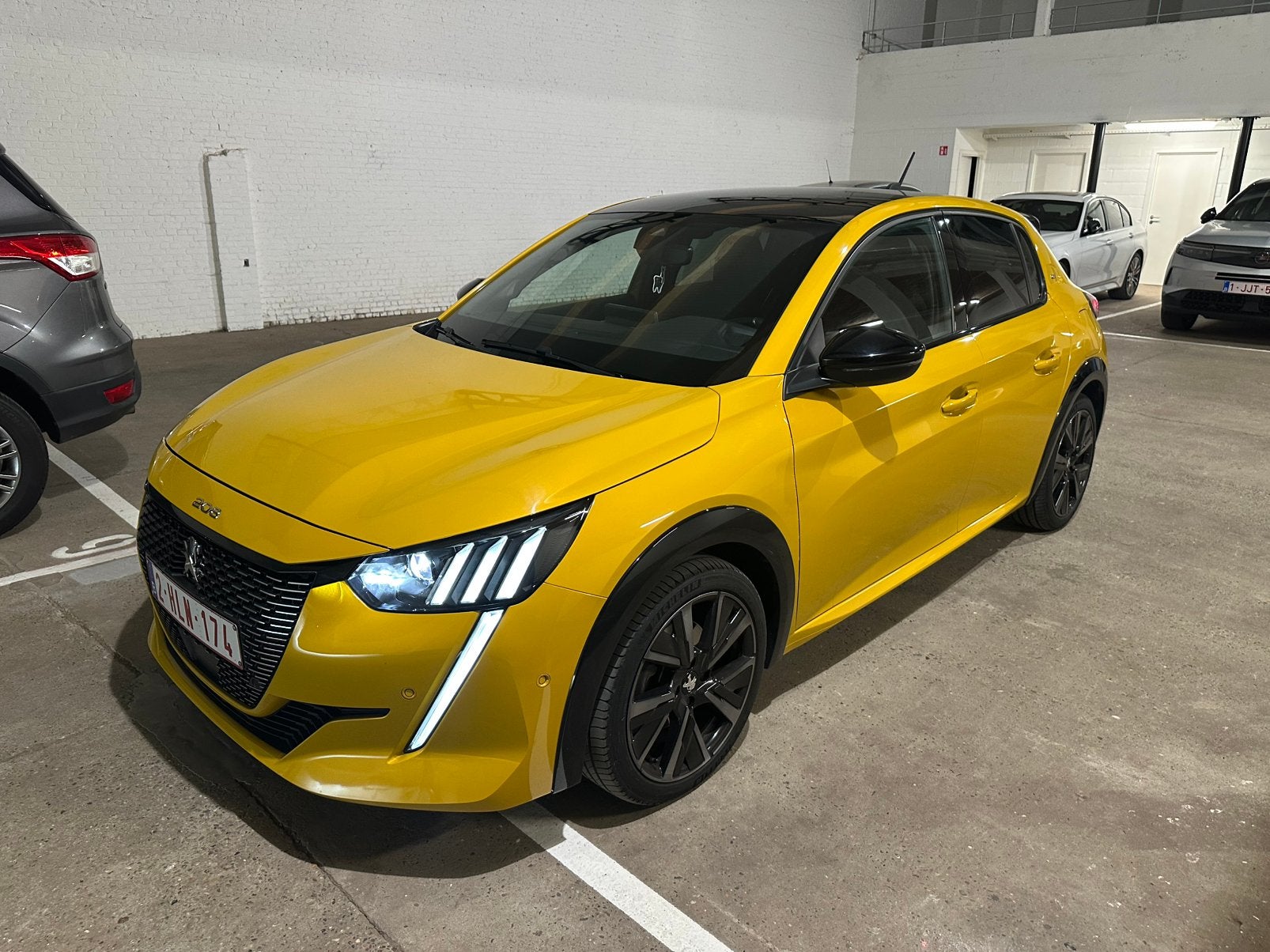 Peugot 208 gt, Automaat, Parkeerassistent, Achterwielaandrijving, Leder en Stof