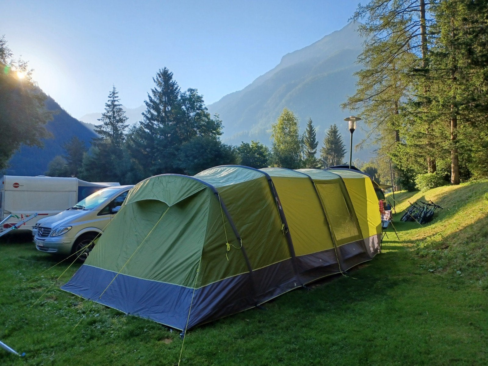 Vango Capri 500 XL (airbeam), Caravans en Kamperen, Ophalen, Zo goed als nieuw, Tot en met 6