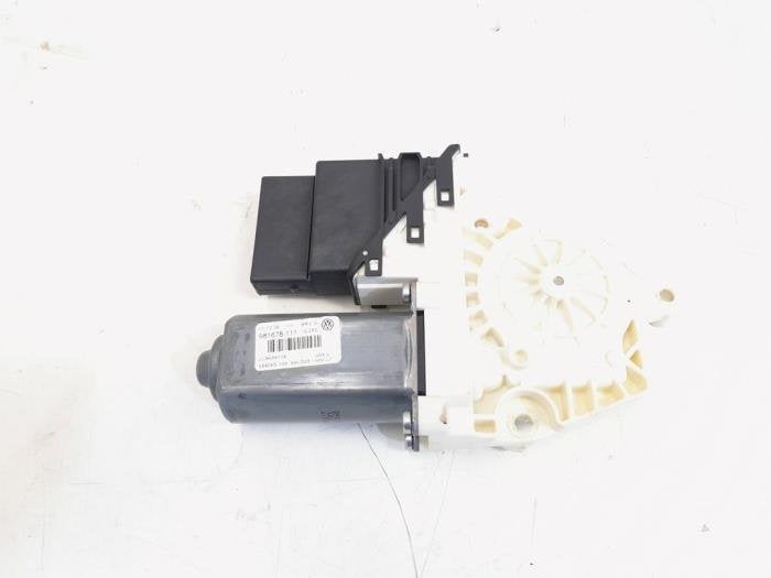 Moteur de vitre portière d'un Volkswagen Passat, Volkswagen, -, 3 mois de garantie, Utilisé