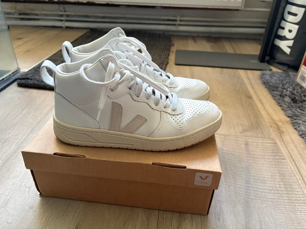 Veja baskets blanches comme neuves, Ophalen of Verzenden, Zo goed als nieuw, Beige