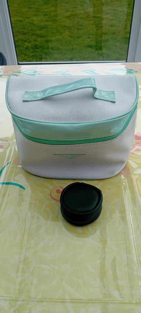 Vanity  en PVC et trousse ronde en cadeau, Enlèvement ou Envoi, Comme neuf, Blanc, Softcase