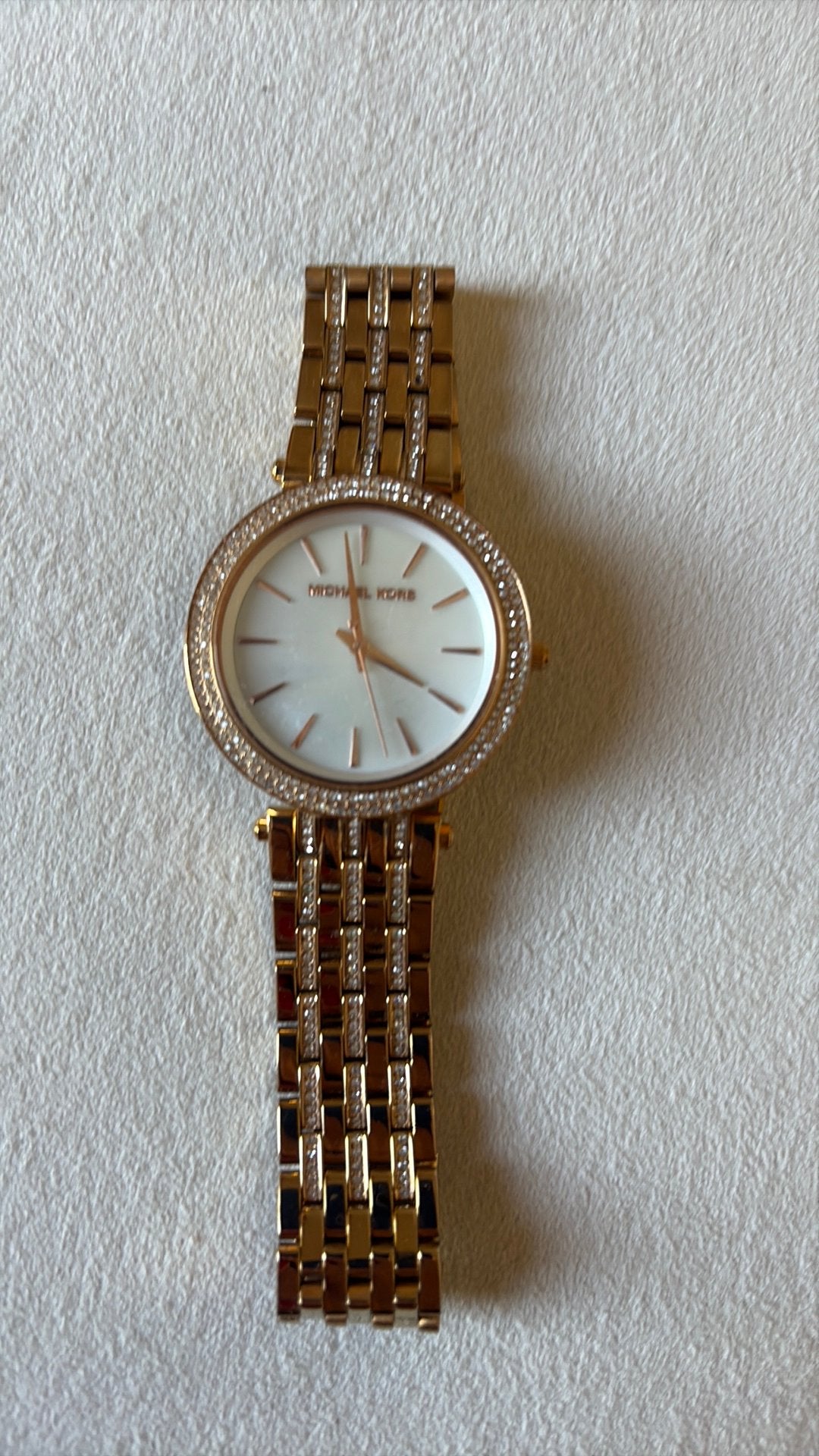 Horloge, Michael Kors, goudkleurig met strass diamanten, Ophalen of Verzenden, Zo goed als nieuw, Met strass