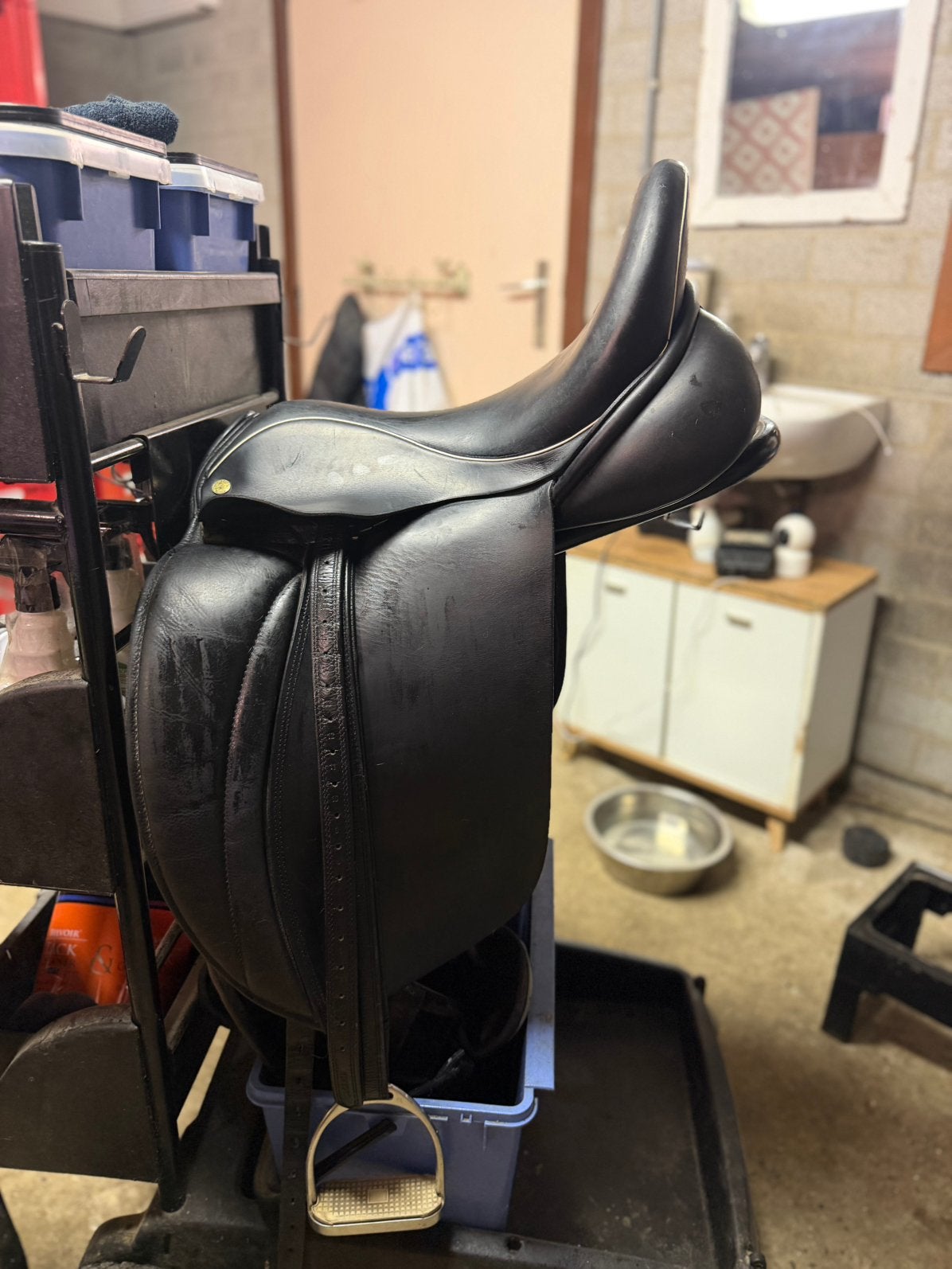 Hulsebos dressuurzadel 17,5 inch, Dieren en Toebehoren, Paarden en Pony's | Zadels, Ophalen, Zo goed als nieuw, Hulsebos