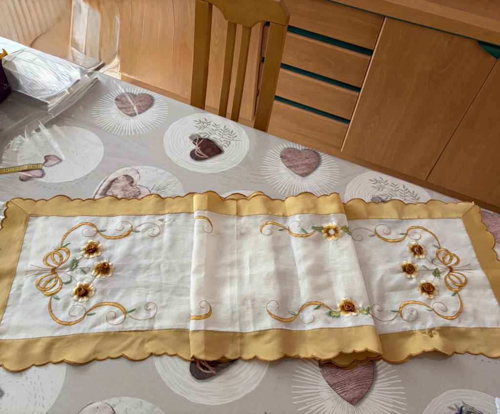 Nappe brodée à customiser (Idéal DIY /, Maison & Meubles, Enlèvement ou Envoi, Comme neuf