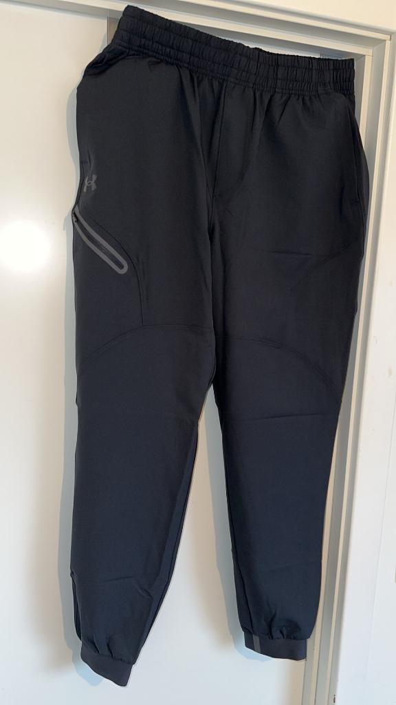 Under armour, Neuf, Taille 52/54 (L), Enlèvement, Under armour