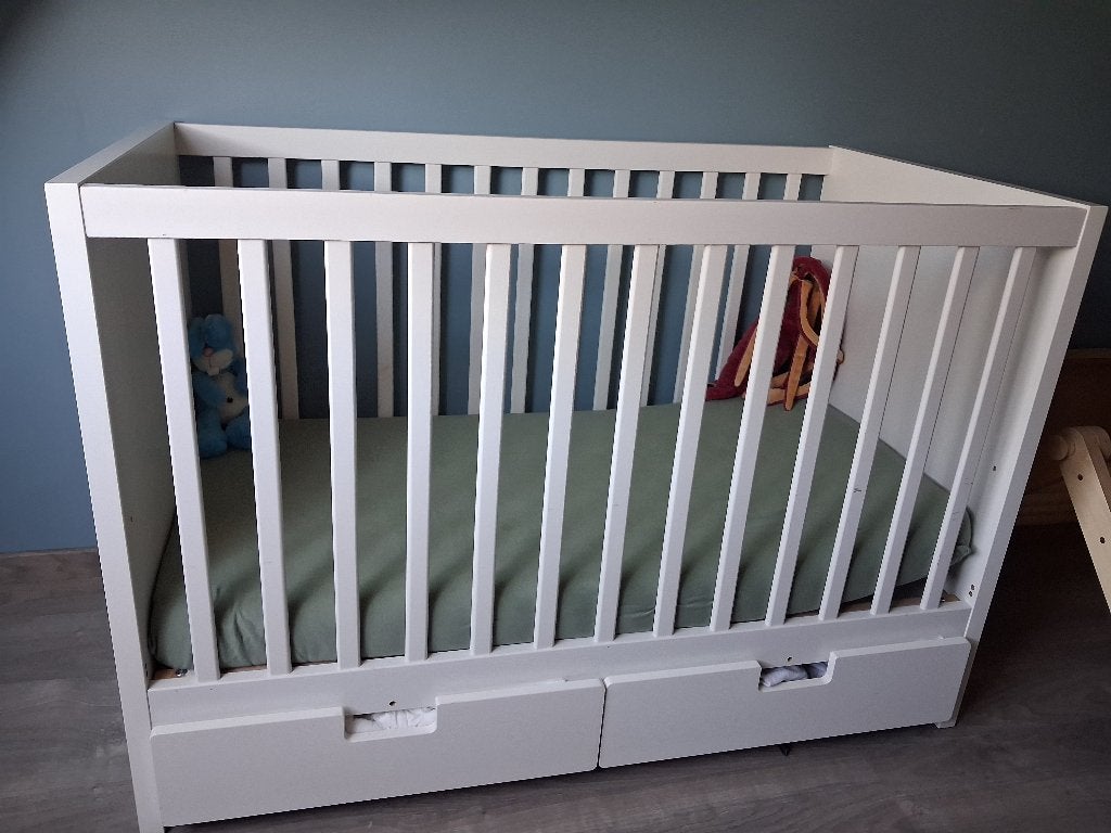Babybed Ikea Stuva en matras Aerosleep, Kinderen en Baby's, Ophalen, Gebruikt, Ledikant