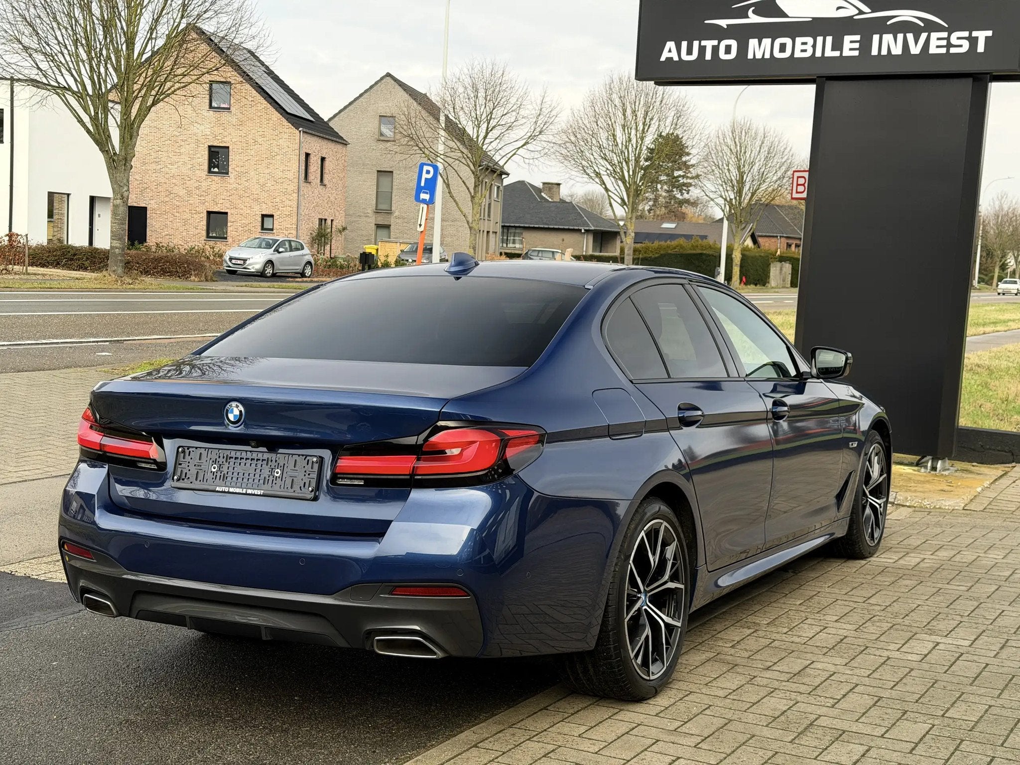 BMW 545 545e xDrive Aut. M Sport Edition 0483/47.20.60, Autos, Cuir, Phares entièrement LED, Entreprise, Carnet d'entretien