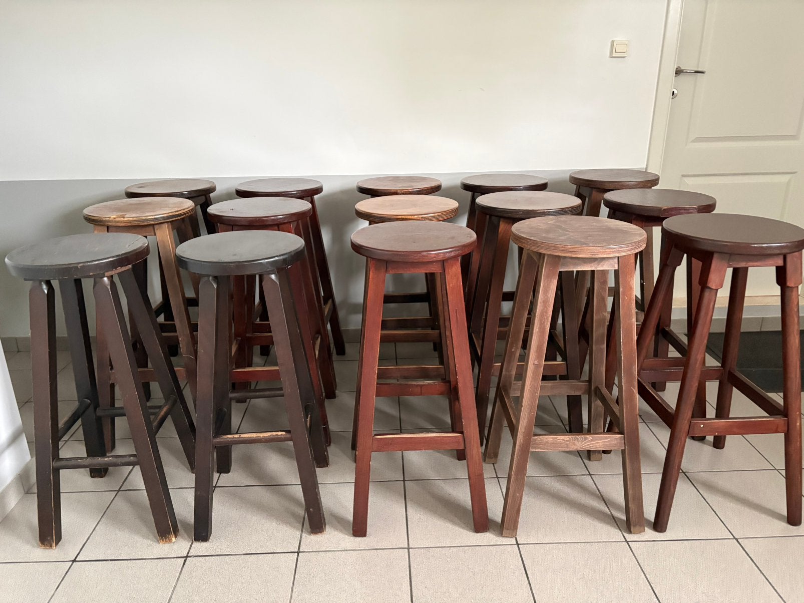 Barkrukken café krukken vintage 15 stuks, Huis en Inrichting, Barkrukken, Ophalen, Met voetsteun, 60 tot 90 cm, Hout