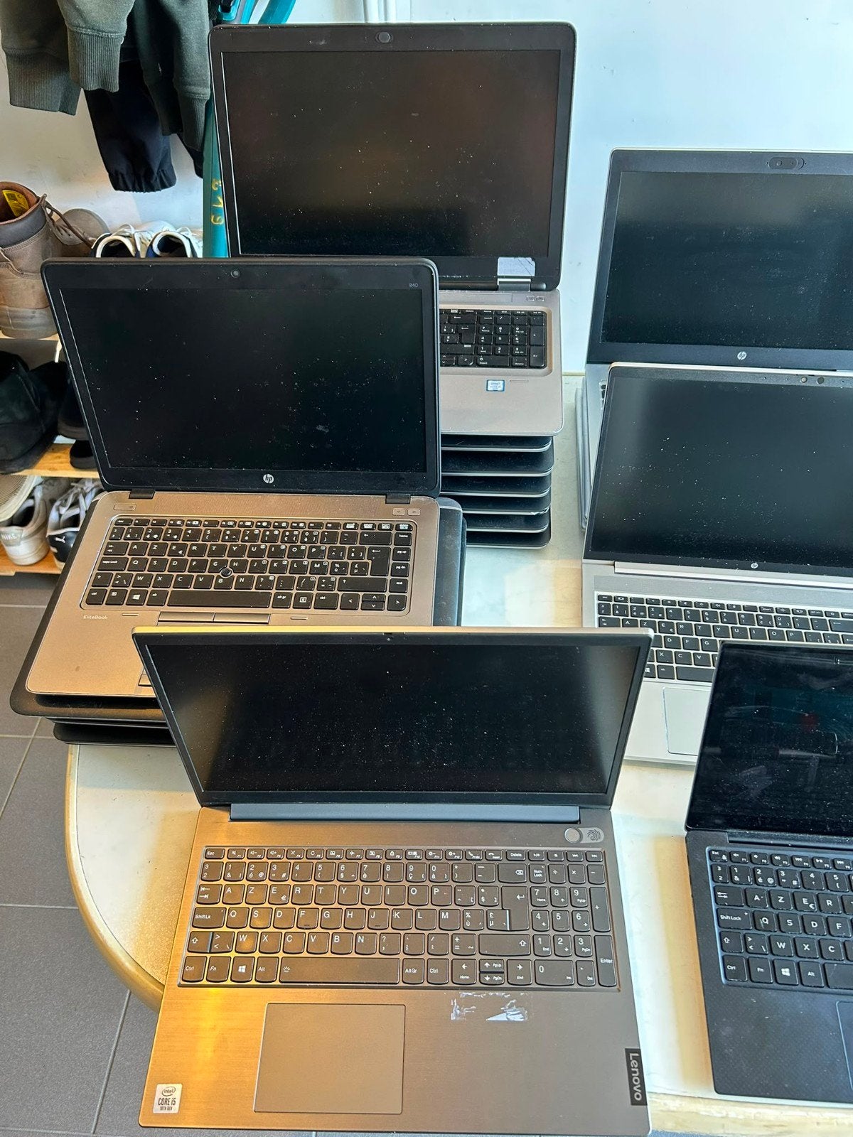 Lot laptops, Enlèvement