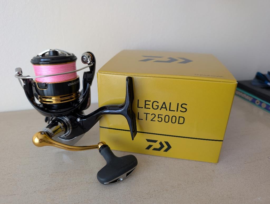 Daiwa Legalis LT2500D molen, Watersport en Boten, Hengelsport | Roofvissen, Ophalen, Zo goed als nieuw, Molen