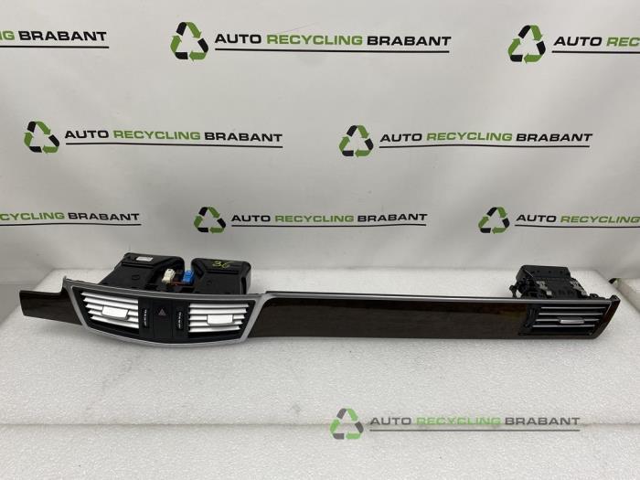 Grille aération tableau de bord d'un Mercedes E-Klasse, -, 3 mois de garantie, Utilisé, -