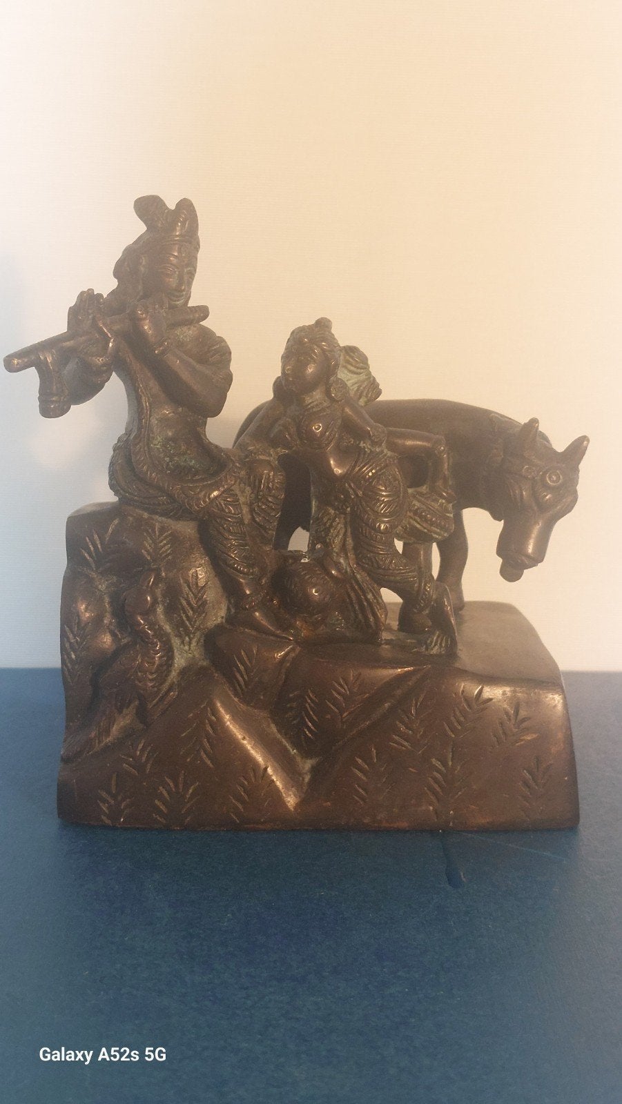 Radha et Krishna accompagnés de la vache sacrée., Fait main, Sculpture, Enlèvement ou Envoi, Brun