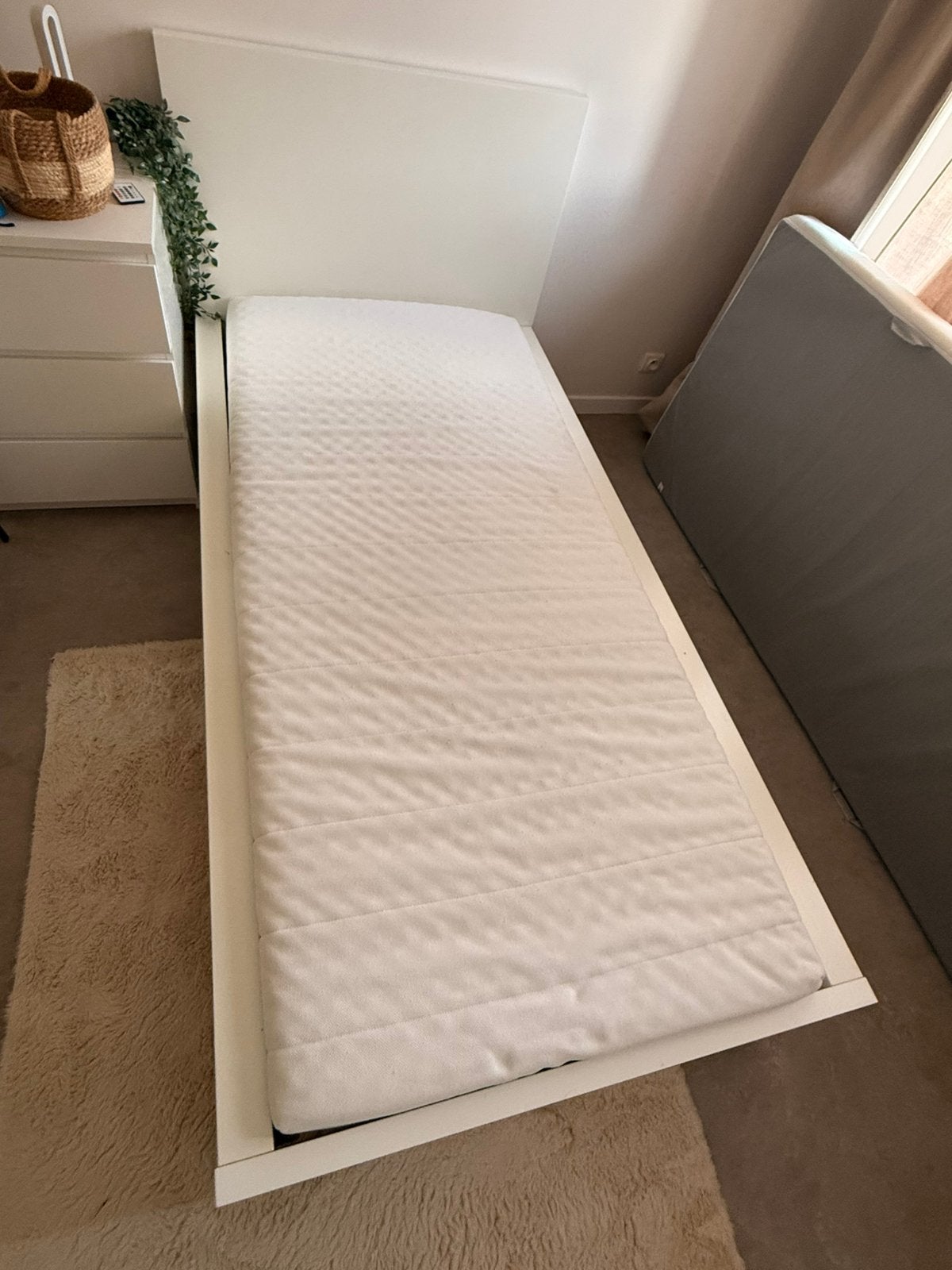 Lit MALM IKEA 90x200 avec matelas et sommier, Enlèvement, Comme neuf, Une personne, Sommier