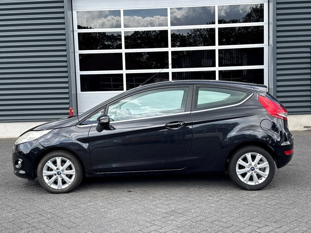 Ford Fiesta 1.4 Titanium | airco | cruise control, Voorwielaandrijving, Gebruikt, 4 cilinders, Zwart