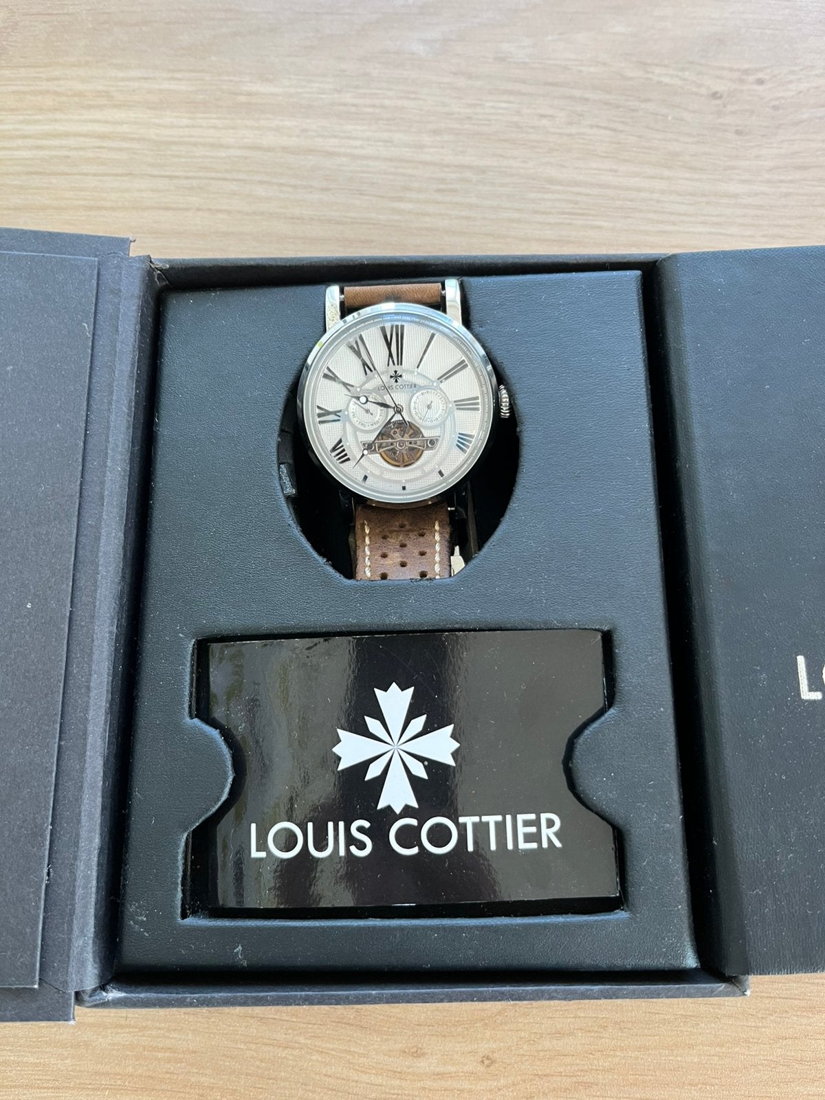 Horloge van Louis Cottier, Handtassen en Accessoires, Horloges | Heren, Overige merken, Leer, Staal, Polshorloge