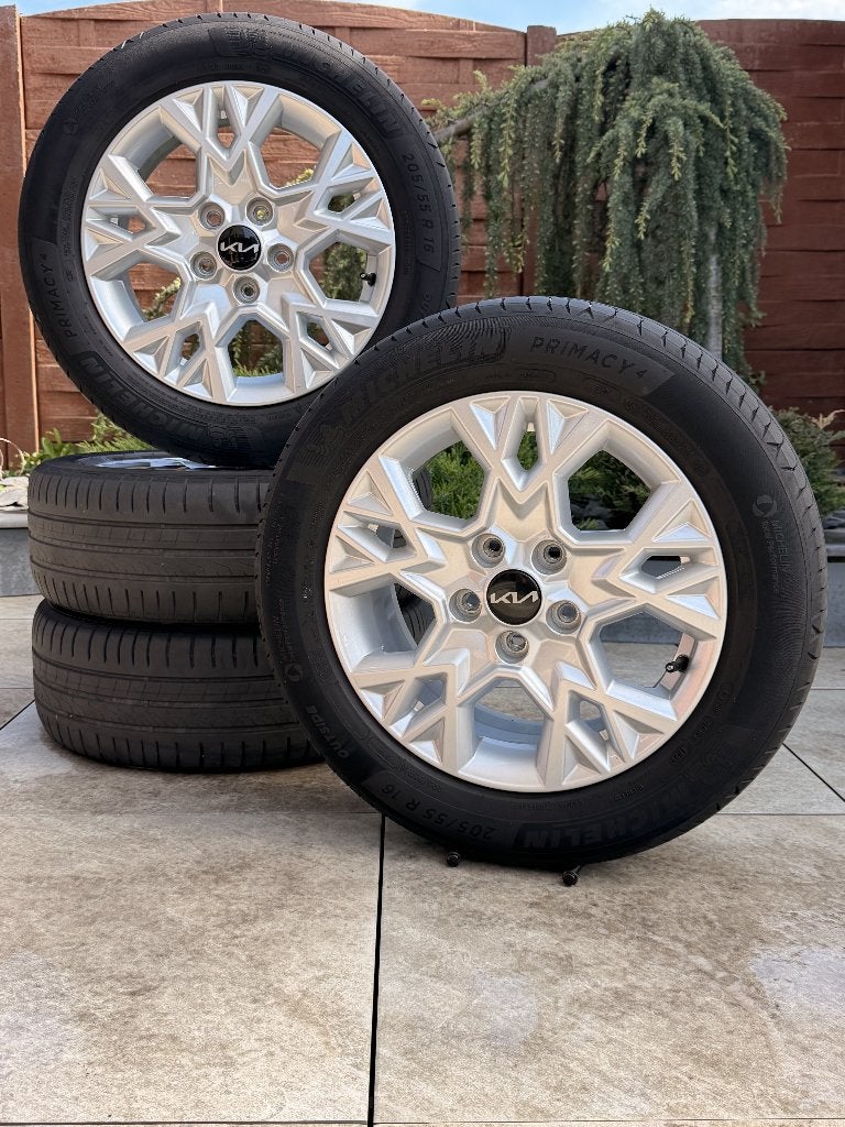 Originele 16" KIA Ceed VELGEN en banden, Auto diversen, Wieldoppen, Ophalen