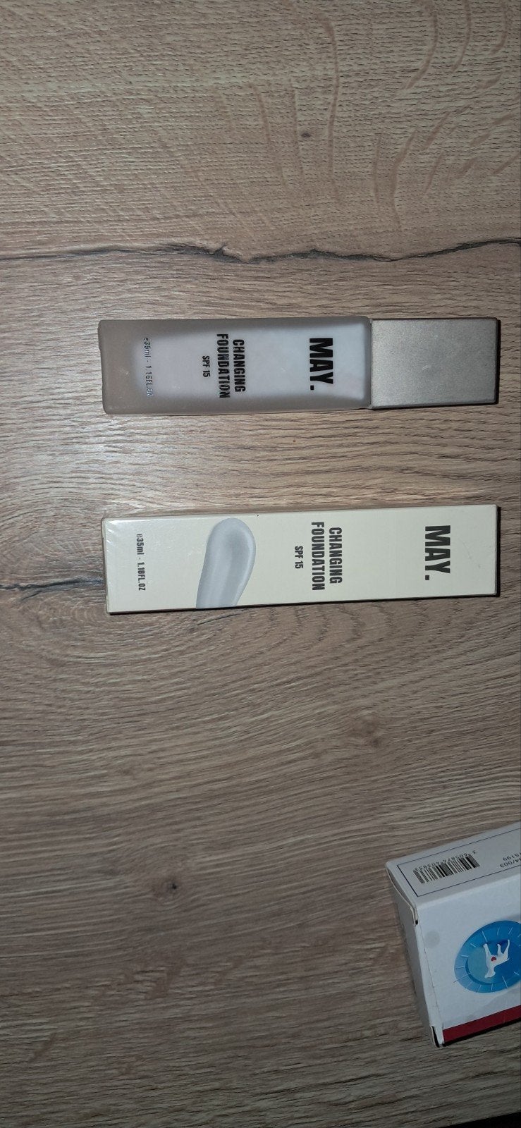 May make up fond de teint., Enlèvement