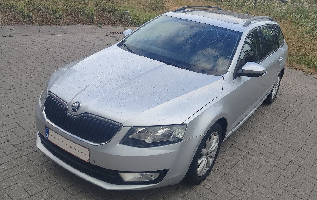Skoda Octavia TDI 1.6 avec toit panoramique rétractable, Autos, Argent ou Gris, Achat, Euro 6, Boîte manuelle