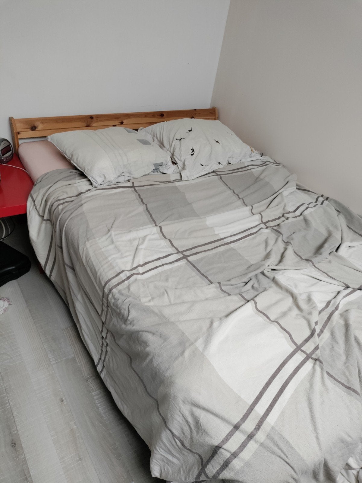 Ikea bed 140cm breed., Huis en Inrichting, Slaapkamer | Bedden, Ophalen, Zo goed als nieuw, 140 cm