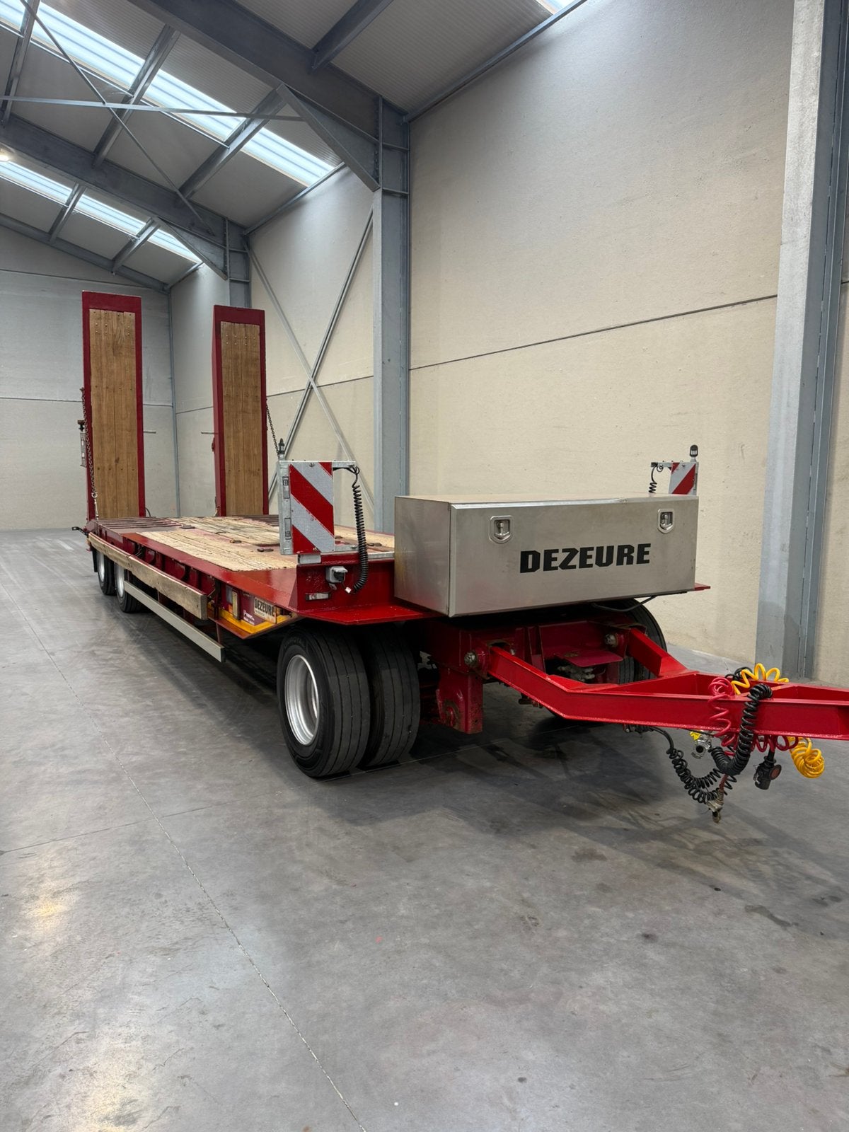 Dieplader DEZEURE, Zakelijke goederen, Ophalen