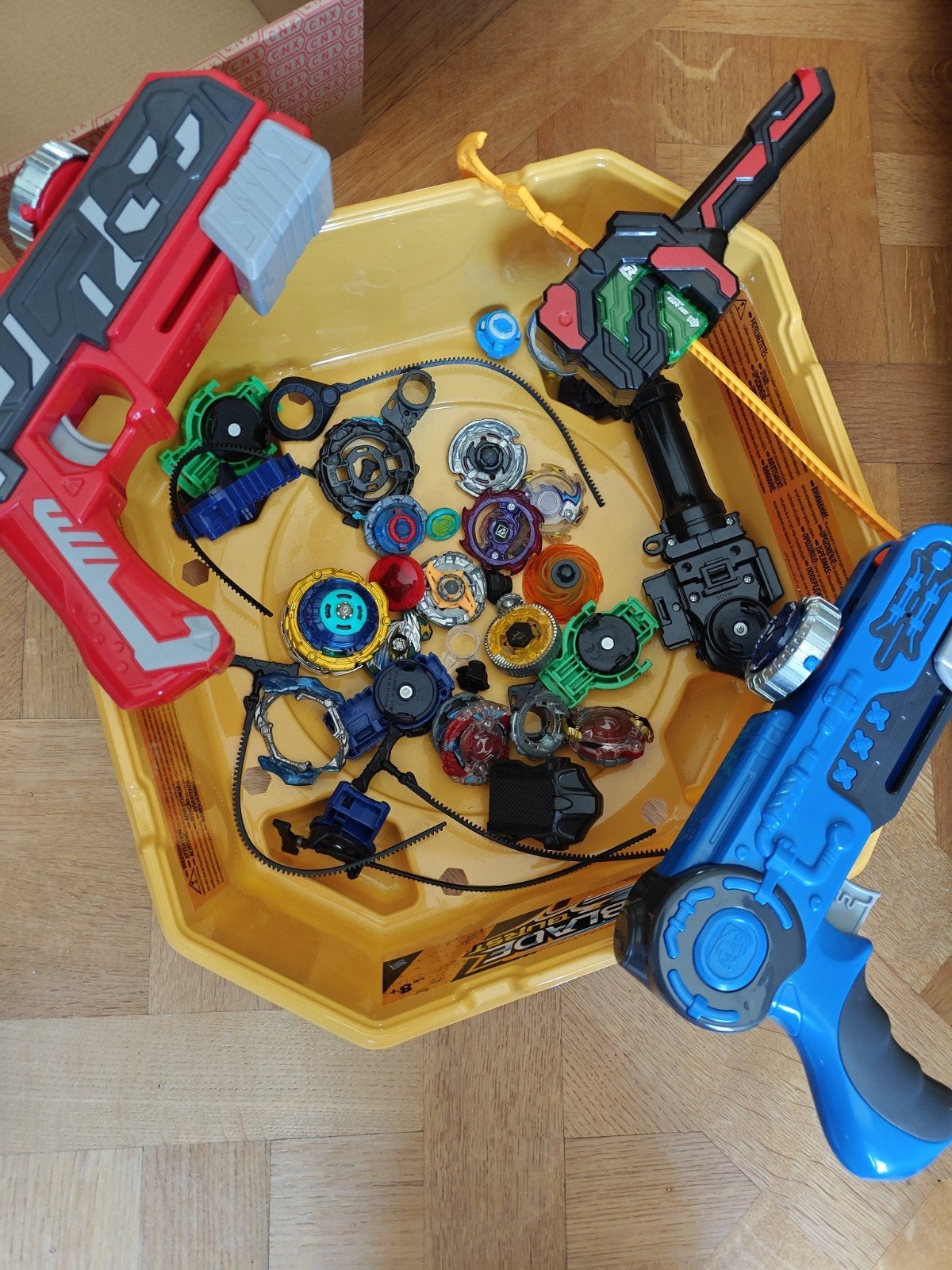 Beyblade tollen en arena, Ophalen