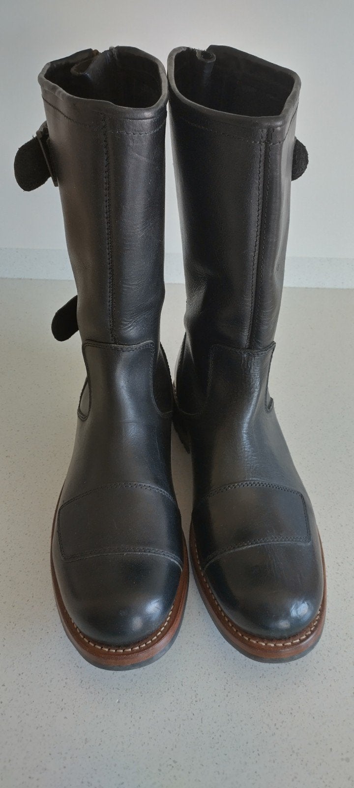 Norton-Clarks motorlaarzen, Ophalen