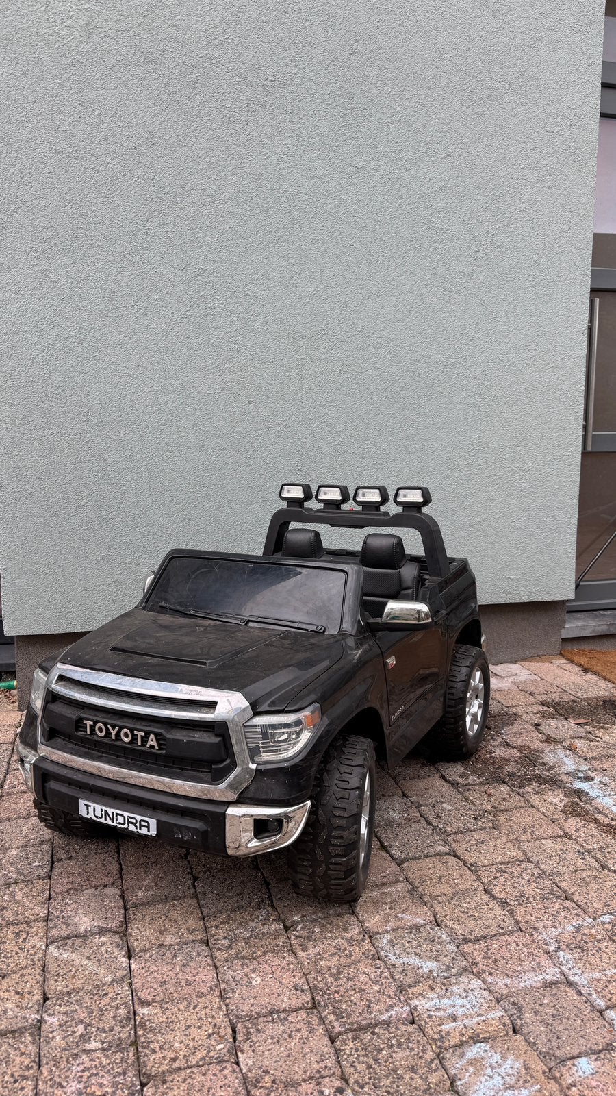 Toyota tundra 12v /18vmet afstands bediening, Gebruikt