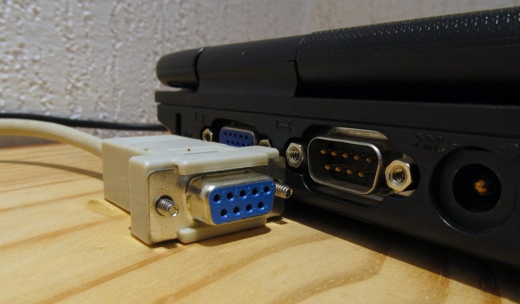 Gezocht  PC of laptop met com poort, Computers en Software, Vintage Computers, Ophalen of Verzenden