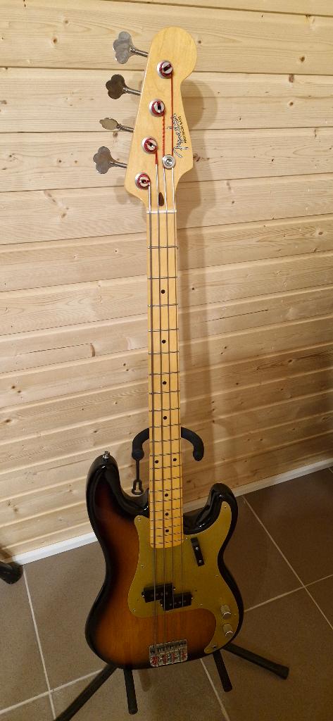 Fender precision bass, Muziek en Instrumenten, Snaarinstrumenten | Gitaren | Bas, Ophalen, Zo goed als nieuw, Elektrisch