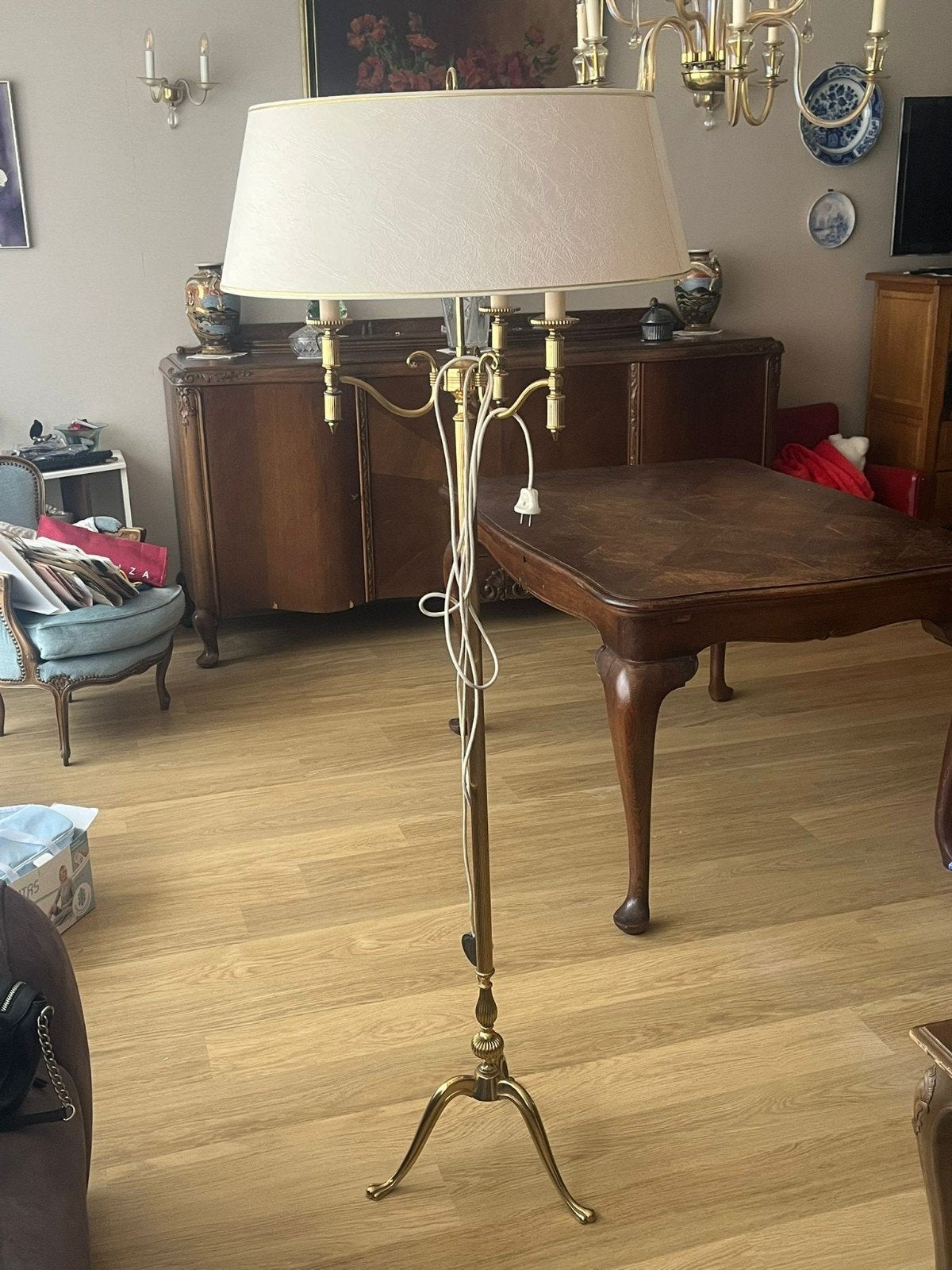 Lampe sur pied, Enlèvement
