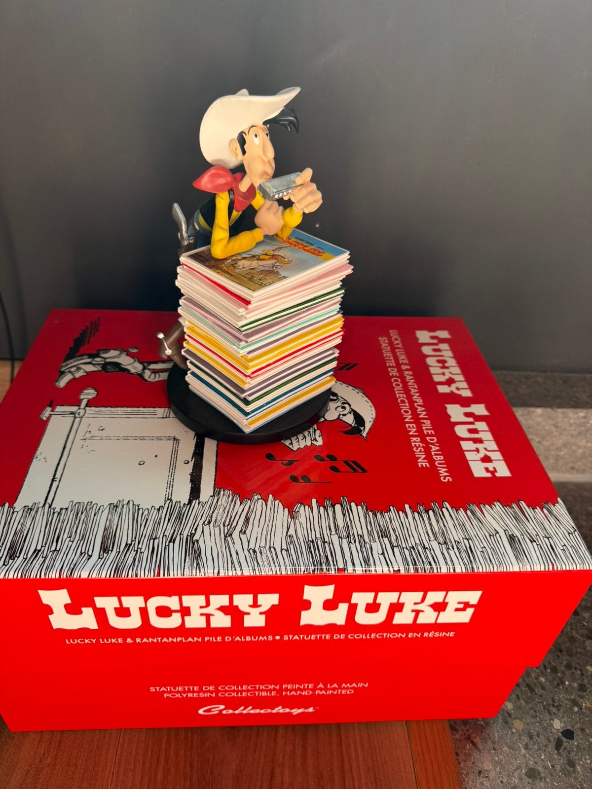 Lucky Luke Plastoy « piles de livres », Collections, Enlèvement, Comme neuf