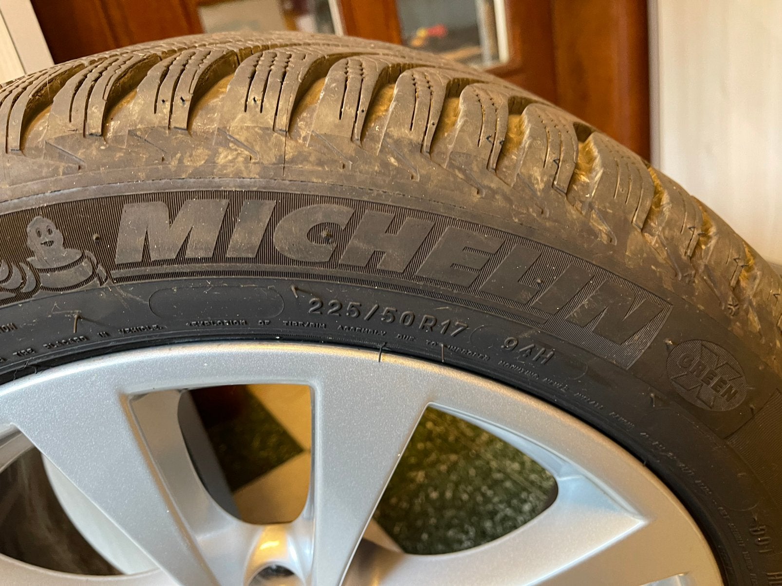 Pneus hiver Michelin 225/50/R17 avec jantes Alu, Auto-onderdelen, Ophalen, Banden en Velgen, Nieuw, 17 inch